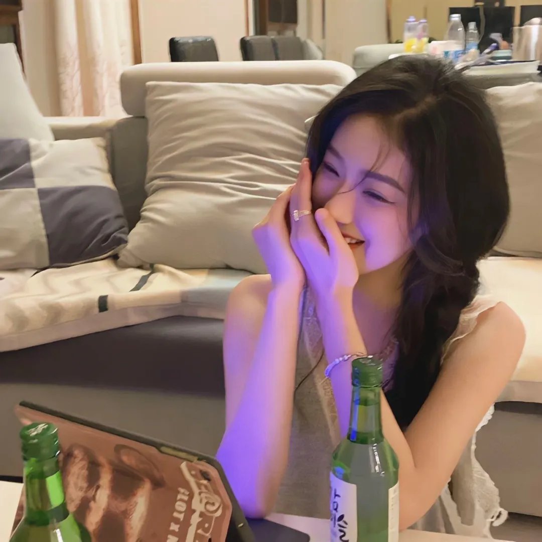 一线女星私下抽烟，连日来内幕曝光，评论区沦陷
